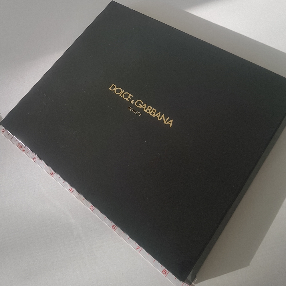 📖 Dolce & Gabbana Beauty Sketch Book